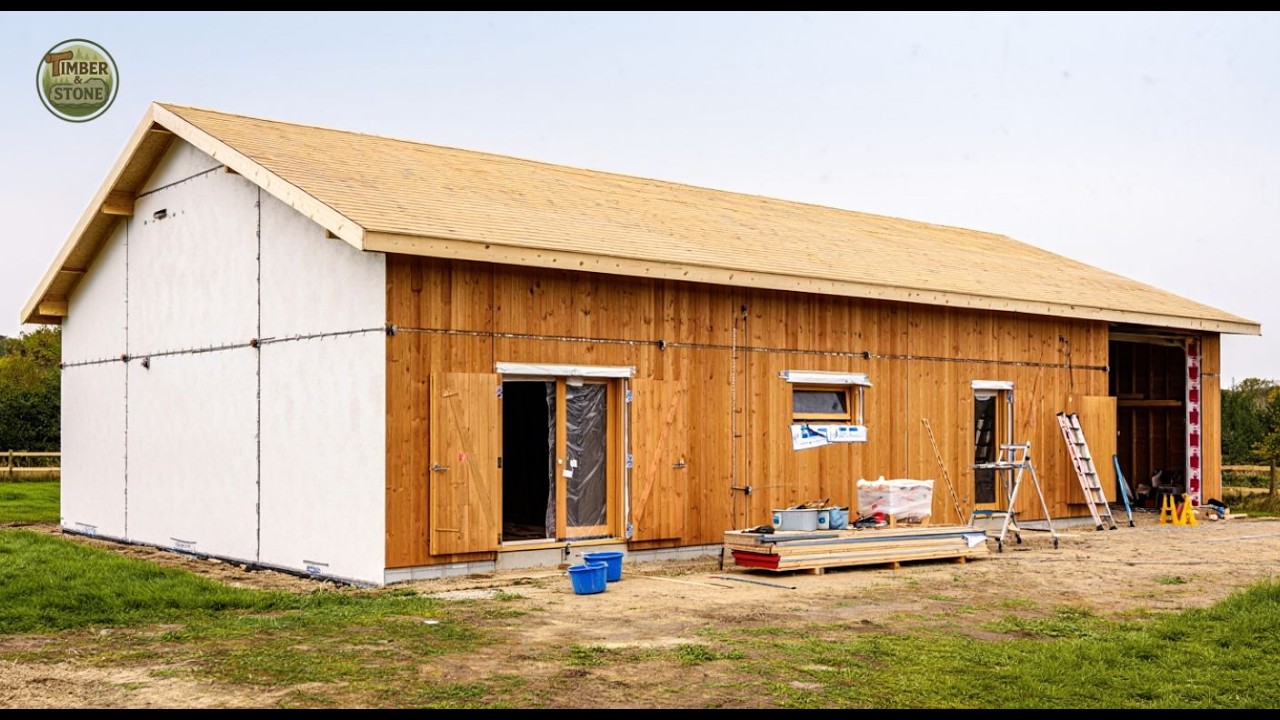 Молодой человек превратил заброшенный, прогнивший склад в невероятную мастерскую.