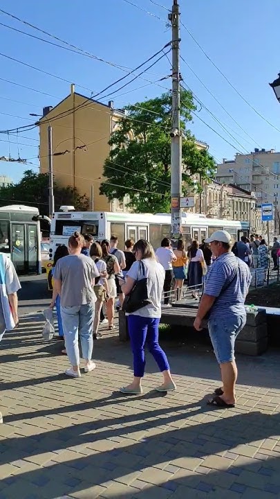 Видели где-то такое? Ростов очередь на автобус. #ростовнадону #очередь ...