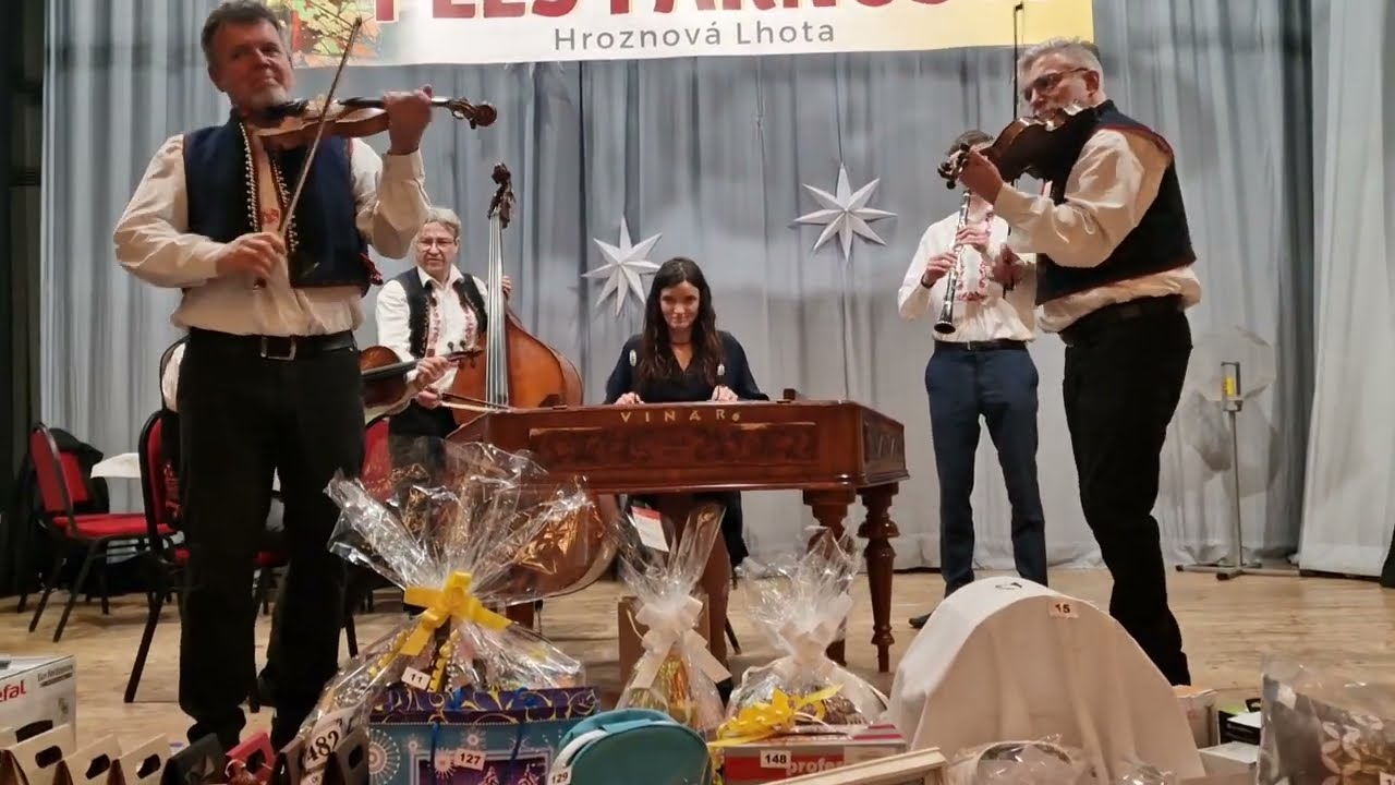 HROZNOVÁ LHOTA-AKTUÁLNĚ-Na PLESE FARNOSTI (Cimbálová muzika Vinár z Veletin a tombola)