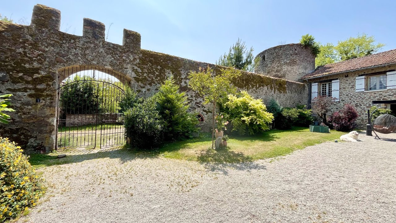 Walled property with tower, Charente, France