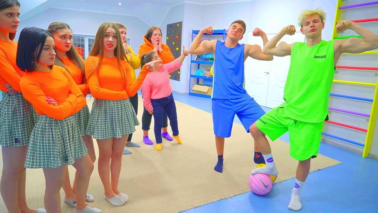 Диана ПЛАЧЕ! 😭💦 Момци су популарну ученицу довели до суза | Школске авантуре Dijana Схов