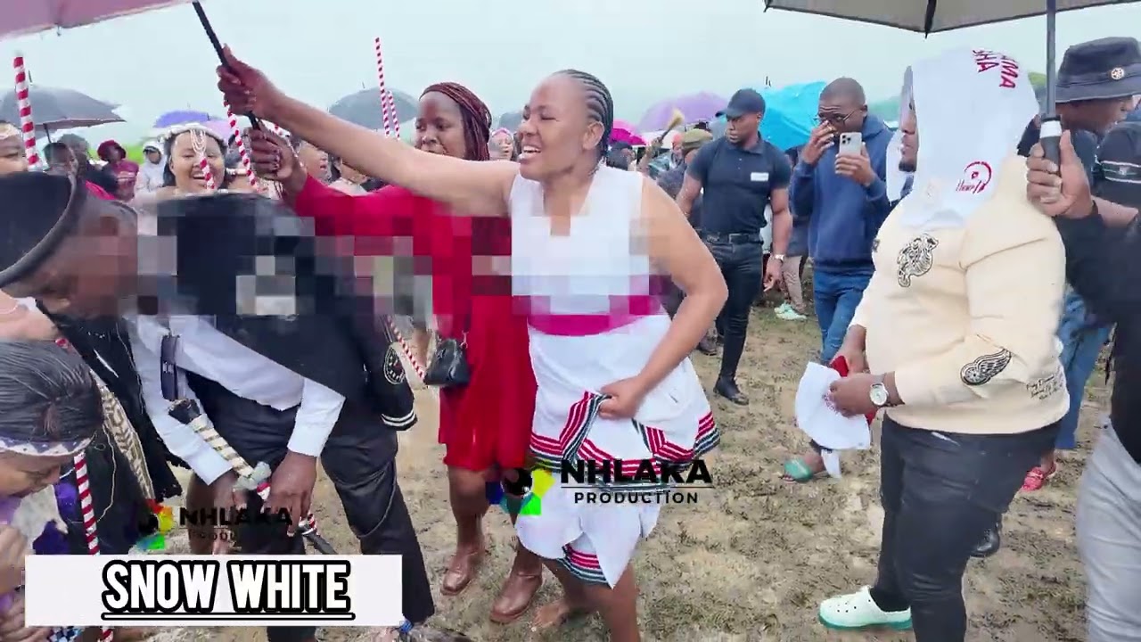 Bekukuhle emcimbini ka “Snow White” ngesikhathi kufika uSinqasemfene no Mthandeni SK, Geh Mapholoba