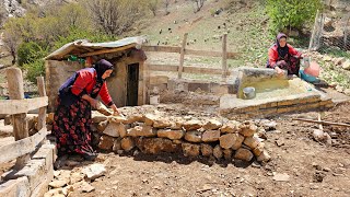 A true documentary about Farideh and her daughter's life in the mountains, cooking,