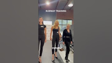 RUNWAY 101 - Learn how to do a double half turn correctly #Runway #RunwayModel #RunwayTraining