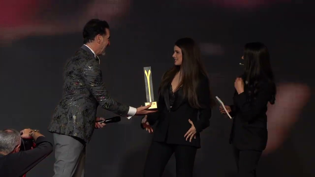 YILIN ÇIKIŞ YAPAN KADIN OYUNCUSU- DOĞA BAYRAM