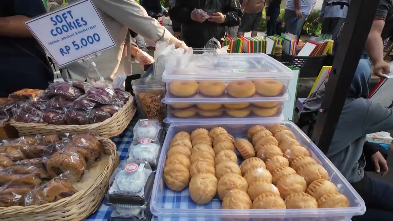 Menikmati Jajanan Di Taman Heulang Kota Bogor