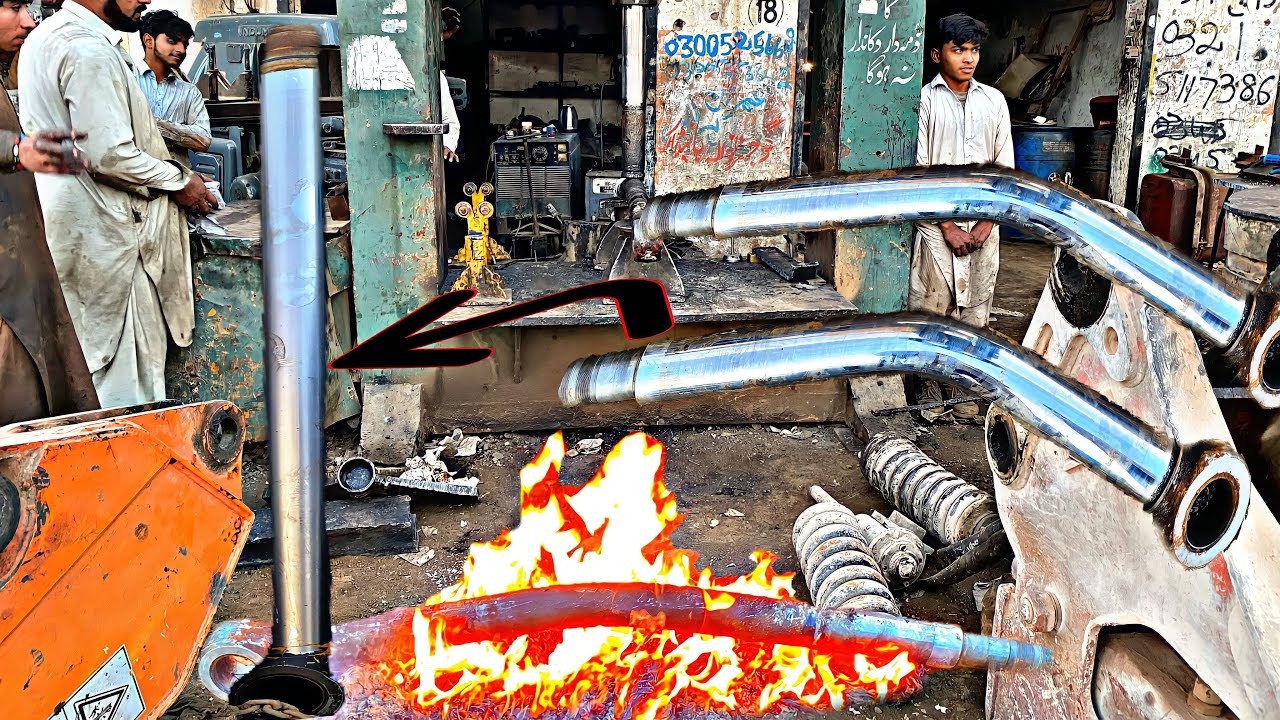 Excavator hydraulic cylinder rod is stuck and bend due to the hitting