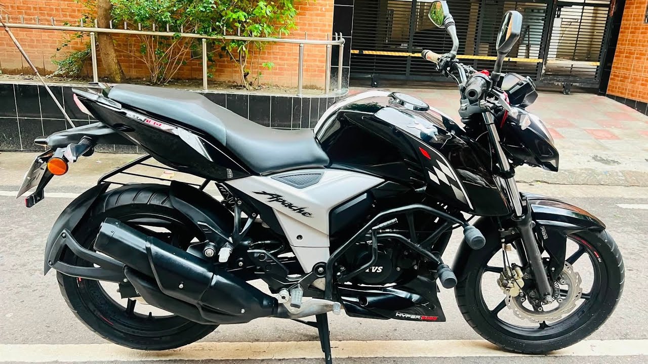 TVS Apache RTR 160 4V 2022 Black