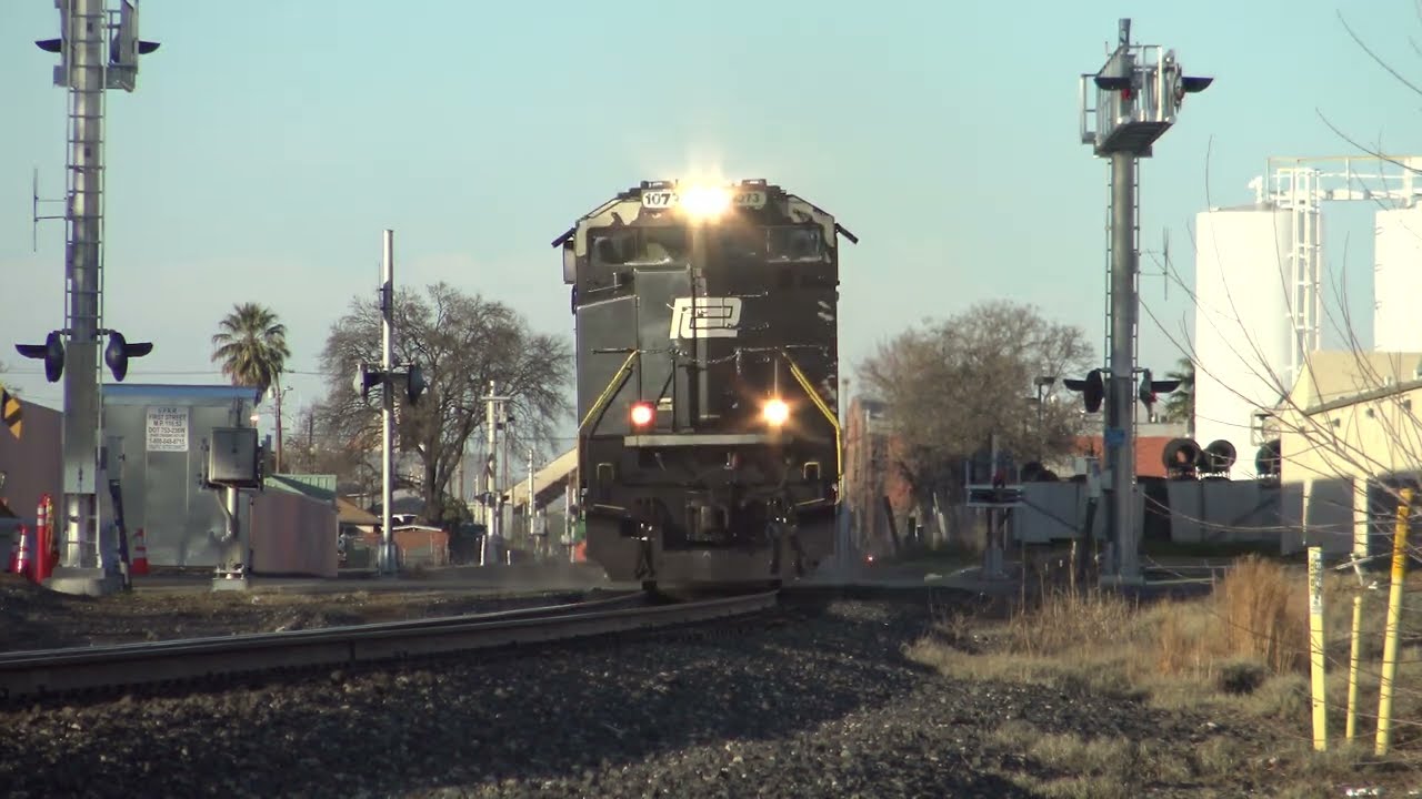 NS 1073 Penn Central Heritage Unit Leads IG2LT