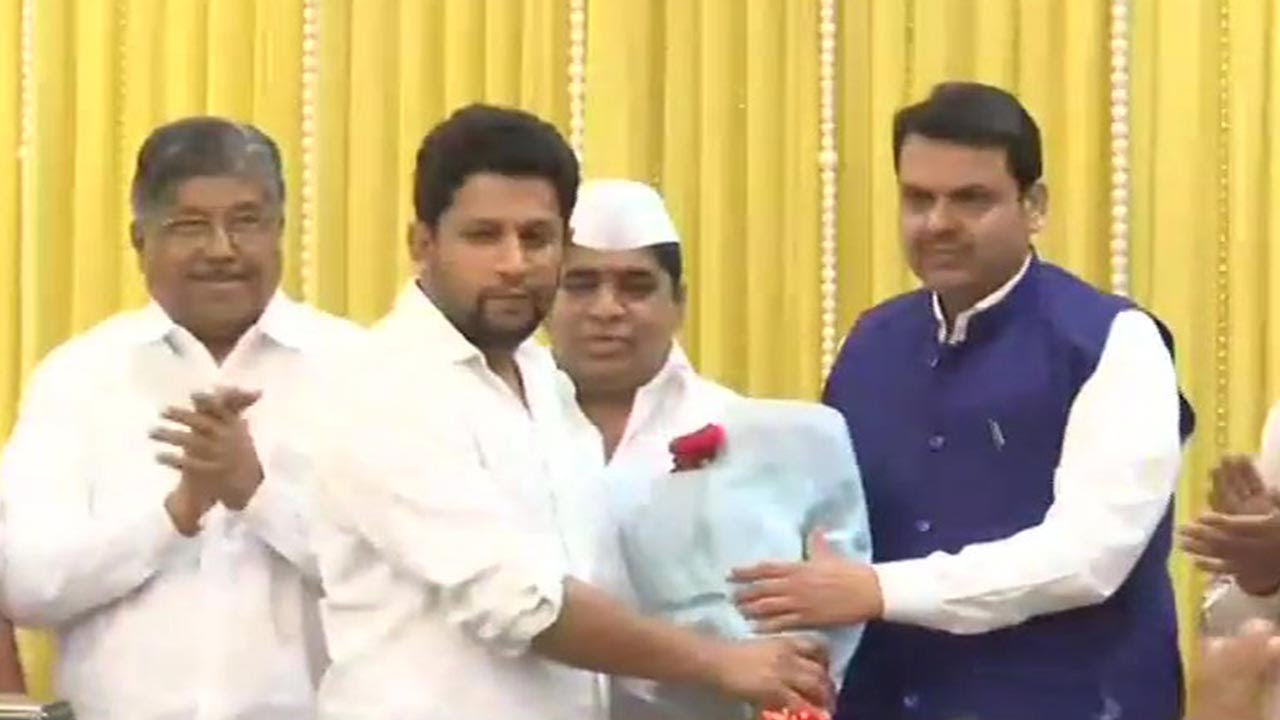 2019 Lok Sabha polls Maharashtra Congress leaders son Sujay Vikhe Patil joins BJP