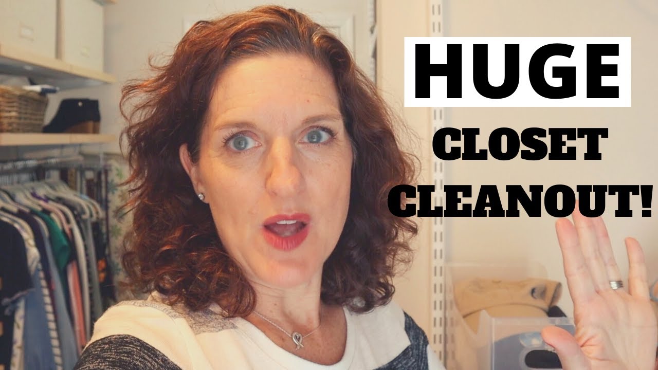 Reorganizing and Decluttering My Closet for Fall - YouTube