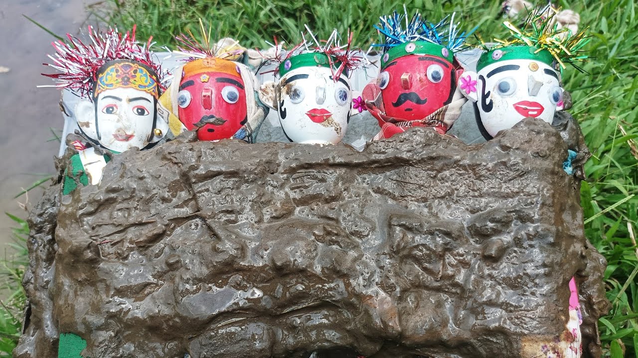 Membersihkan Mainan Ondel Ondel Betawai, Ondel Ondel Lucu,Ondel Ondel Pocong,Ondel Ondel Jatuh