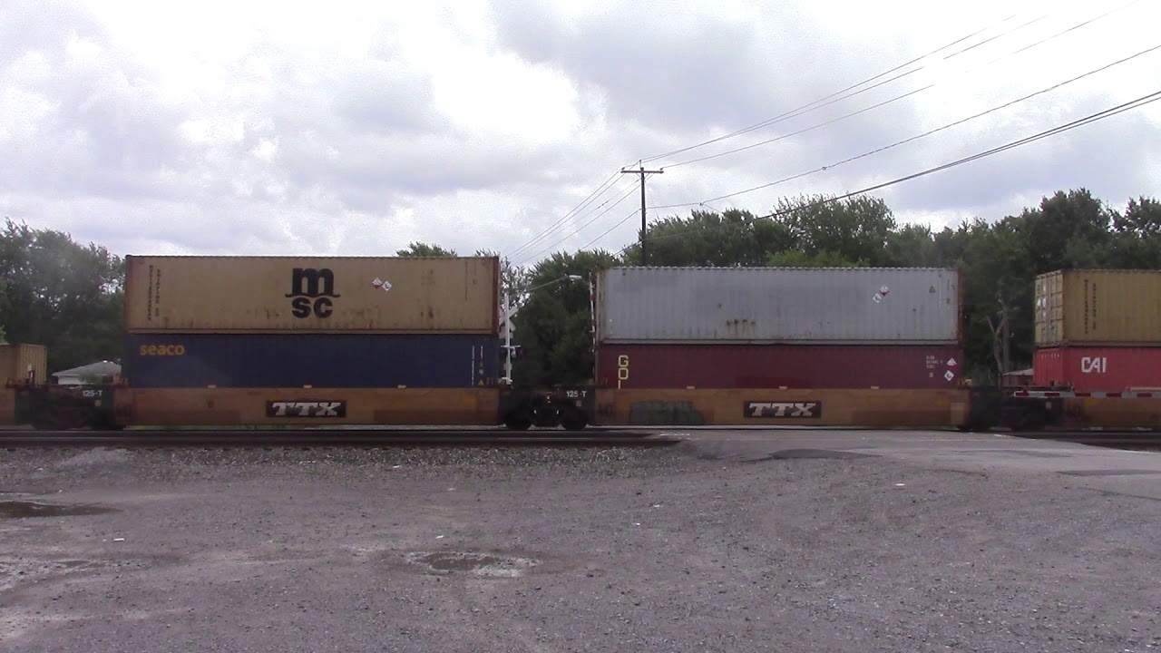 CSX intermodal stack train in Hamburg, NY. - YouTube