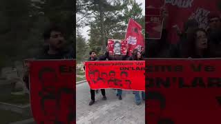 “Devrimciler ölür ama devrimler durmaz sürer!”