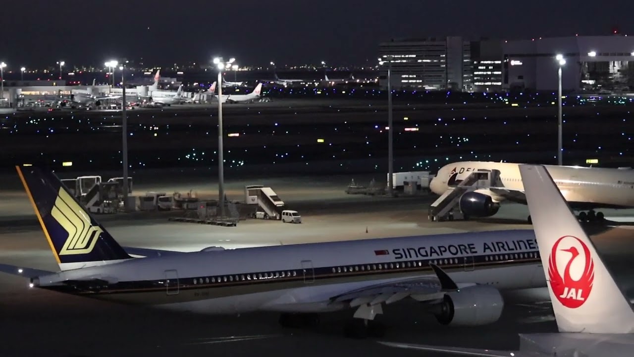 羽田空港夜景 シンガポール航空A350 タキシング