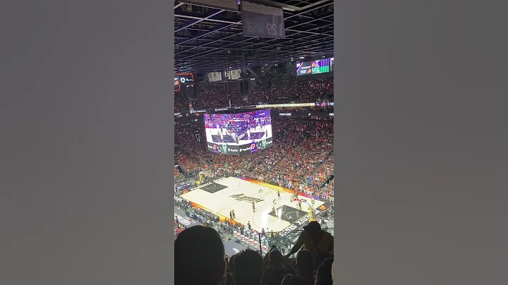 Phoenix Suns vs Milwaukee Bucks - NBA Finals - Fans count during Giannis Antetokounmpo FT attempt.