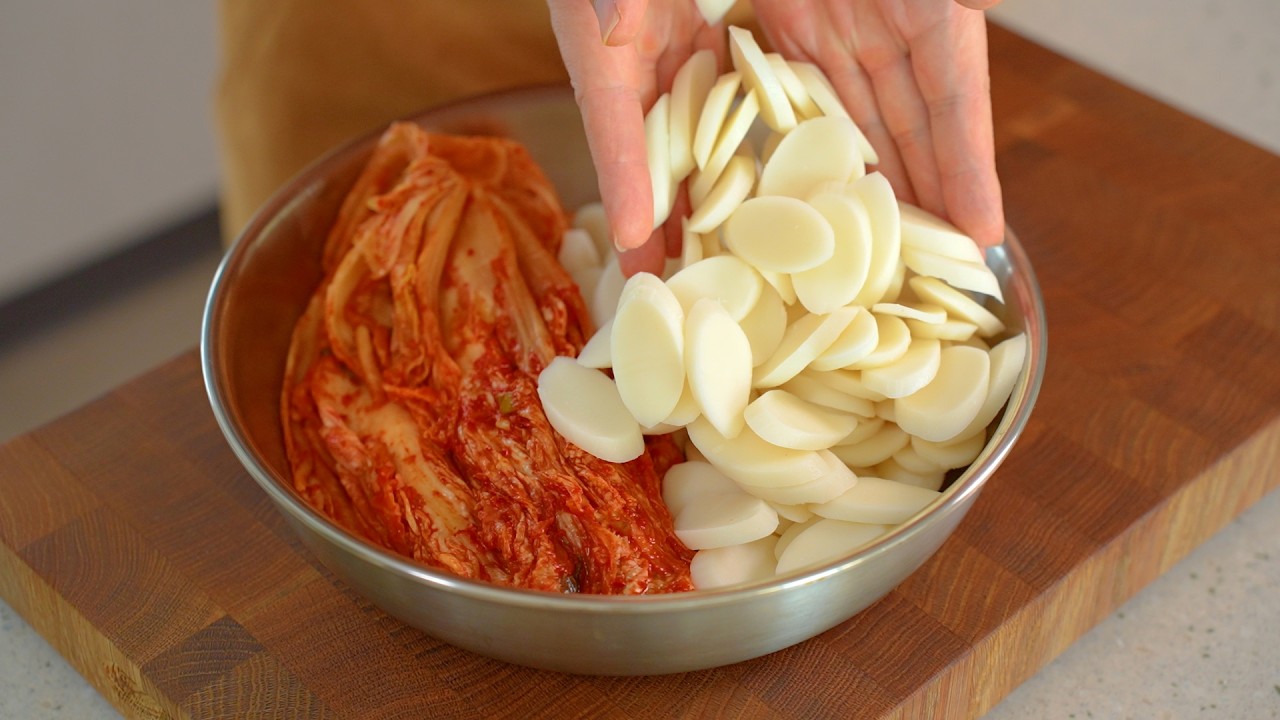 또 떡국 끓이실 건가요? 떡국떡으로 이건 꼭 한번 따라해보세요. 👍👍너무 맛있어서 숨겨두고 싶었던 떡국떡 요리 3가지 강쉪