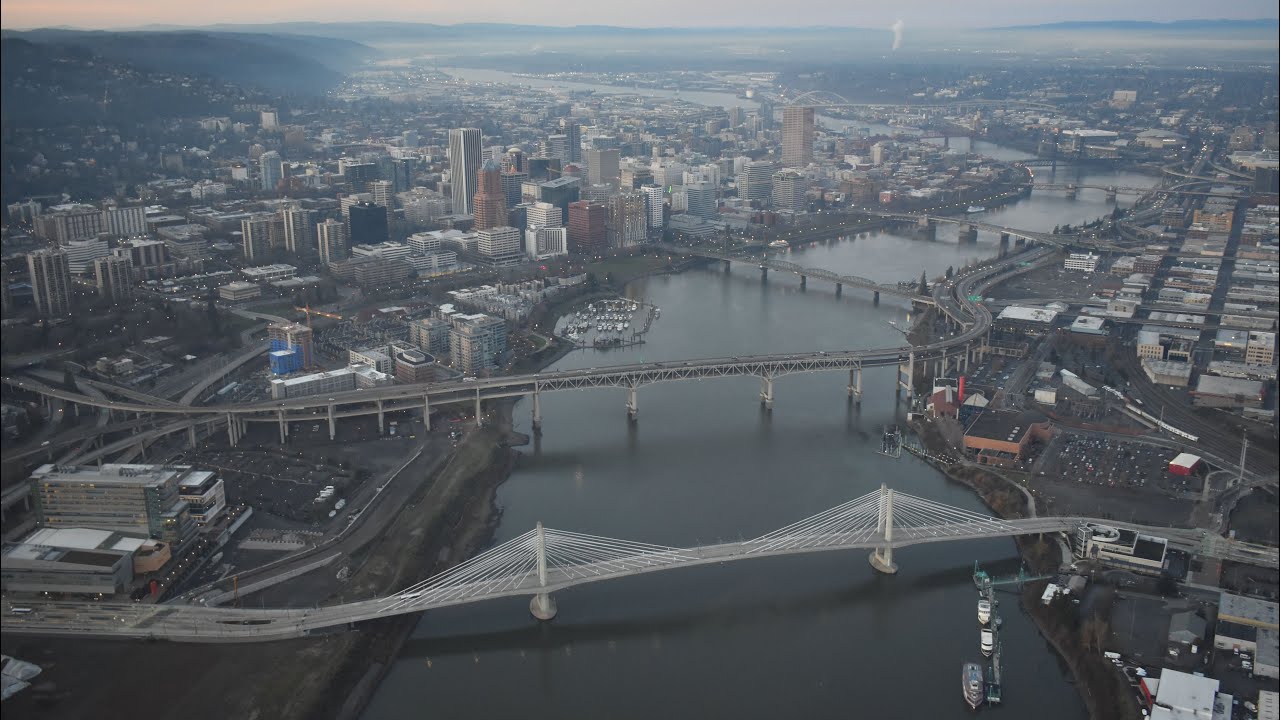 Portland’s Iconic Willamette River Bridges – Stunning Water-Level Tour