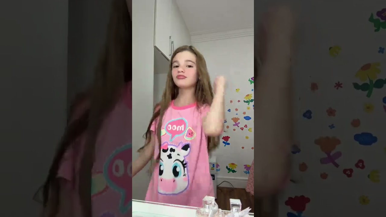 Lavínia dançando nova trend