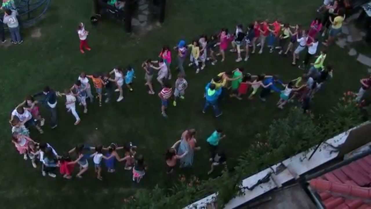 Bulgarische Kinder-Polonaise in Dobrinishte 2015