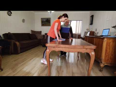 შებრუნებული ჰიპერექსტენზია მაგიდაზე.