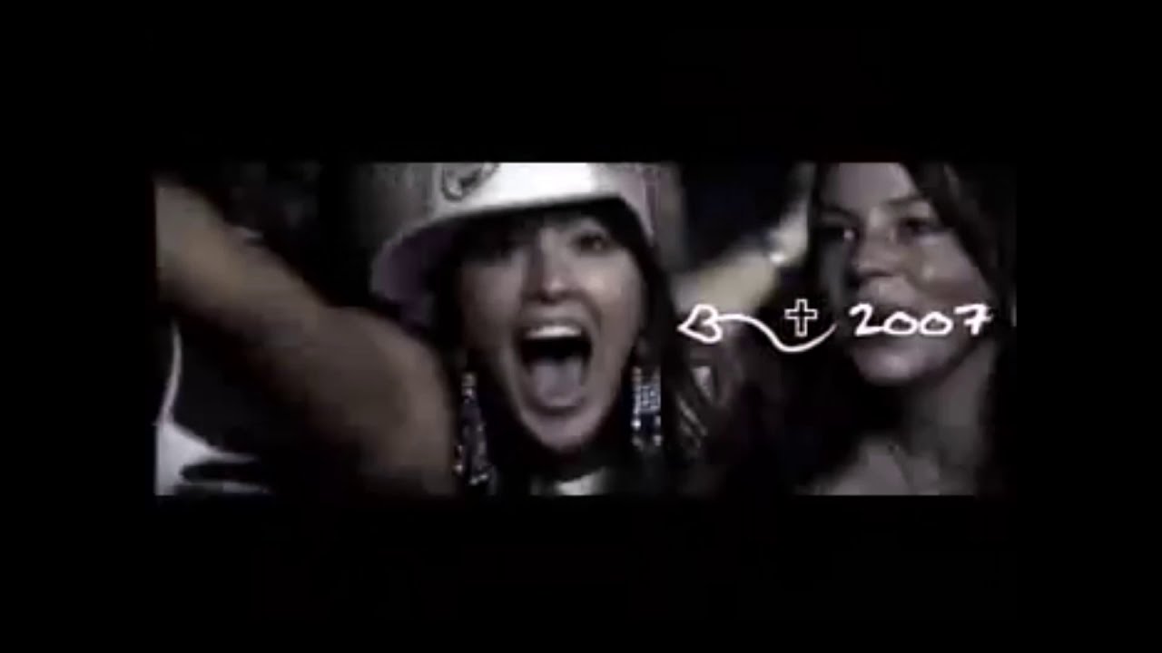 Lange Frans & Baas B - Zinloos (Officiële Video)