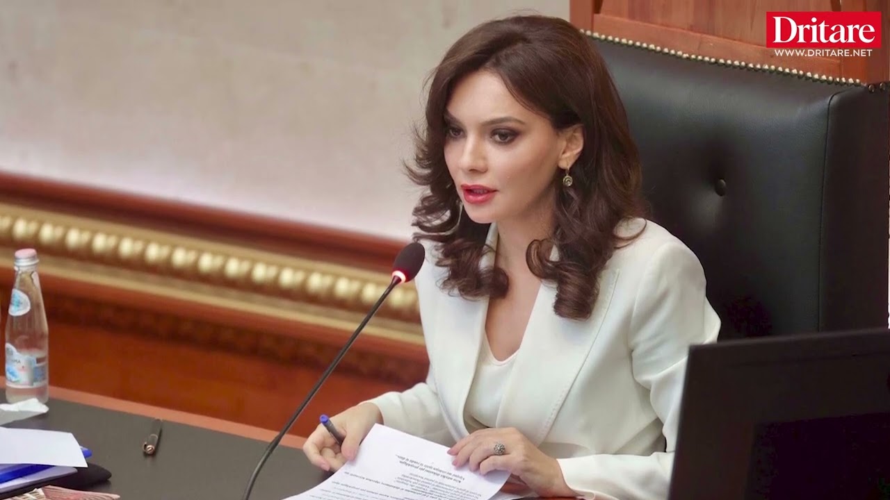 U shkarkua nga posti i Ministres së Jashtme, reagon Elisa Spiropali!