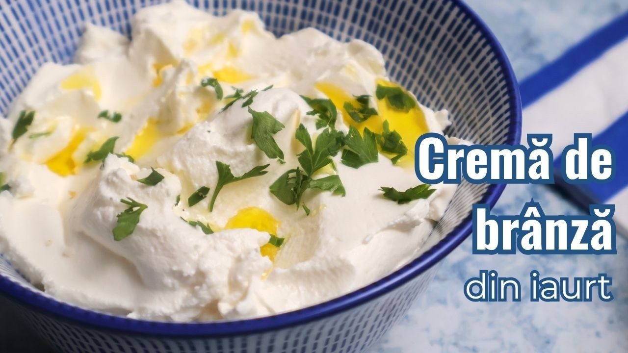 Crema de brânză din iaurt este una dintre cele mai simple rețete pe care le puteți pregăti acasă. Aveți nevoie de doar două ingrediente – iaurt și sare – și de puțină răbdare cât se scurge zerul.

La final obțineți o cremă de brânză densă, fină și cremoasă, pe care o puteți servi simplă sau o puteți aromatiza în foarte multe feluri.

🥣 **Ingrediente:**
• 500 g iaurt grecesc integral
• 1 linguriță sare sau după gust

Eu am folosit iaurt grecesc integral, pentru că este dens și cremos, dar puteți folosi și iaurt natural integral de vacă, oaie sau capră. Dacă iaurtul este mai fluid, va avea nevoie de mai mult timp pentru a se scurge.

🌿 **Idei de aromatizare și servire:**
• cu verdeață
• cu usturoi granulat
• cu ardei copt bine scurs
• în stil labneh, cu ulei de măsline și za'atar

În video vă arăt cum pregătesc crema de brânză, cum obțineți o textură cât mai fină și câteva dintre variantele mele preferate de aromatizare.

👉 Rețeta de za'atar: https://youtube.com/shorts/UKPTVEM8uvc

Dacă vă plac rețetele simple, practice și gustoase, vă invit să vă abonați la canalul **Căsuța Laurei – Rețetele mele**.

#cremadebranza #cremadebranzadiniaurt #retetecuiaurt
  #casutacubunatati #casutalaurei