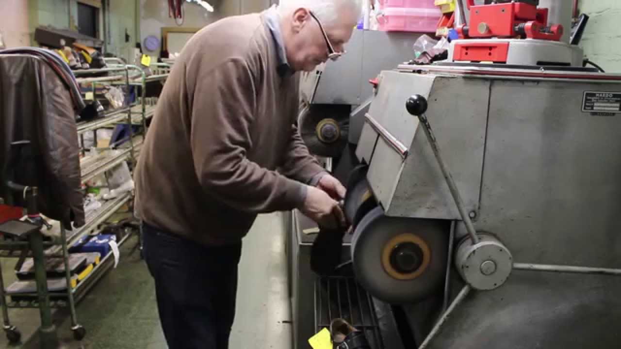 Schoenmaker een beroep dat aan het uitsterven is - YouTube