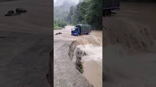 Truck In Water #Waterrunner #Truck #Trucking  #Fail #Heavyequipment #トラック #トラック運転手 #Lastkraftwagen