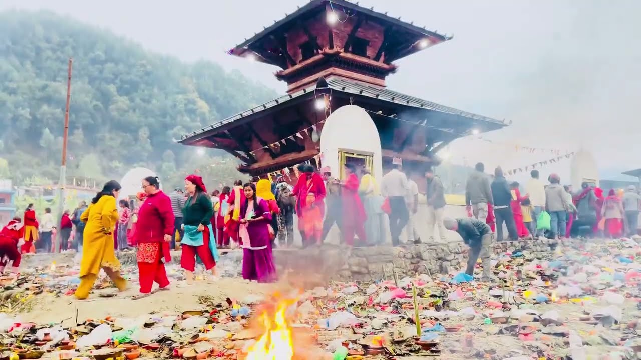 सन्तानेश्वर महादेवको दर्शनमा महाशिवरात्रीको पावन अवसरमा  दर्शनार्थीको घुइँचो