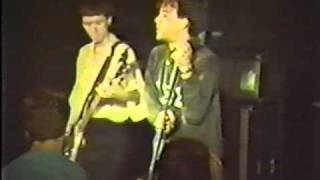 R.E.M. - 1.000.000 - Moral Kiosk (The Pier, Raleigh, NC. 1982-10-10) (Part 3/6) chords