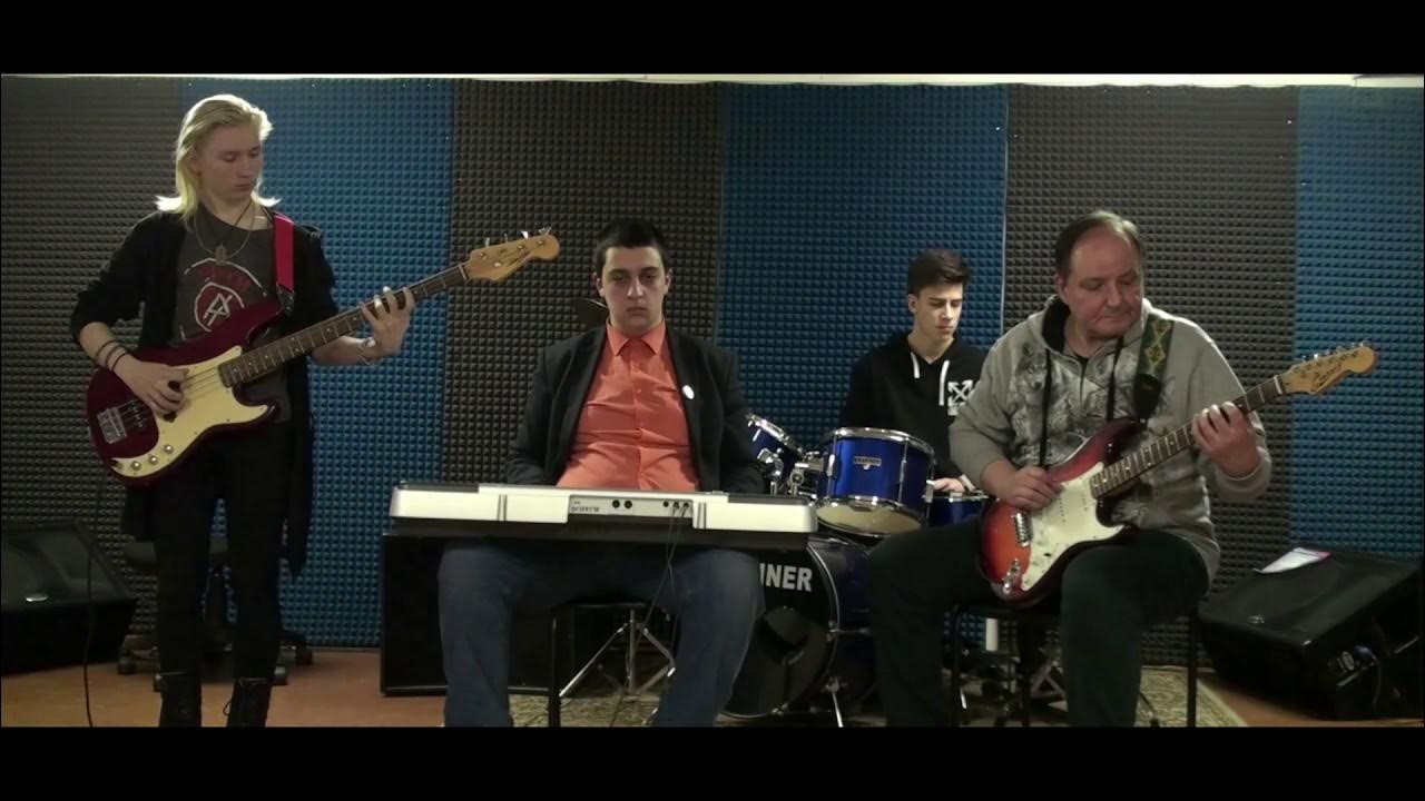 Пьяное солнце кавер парень. Смешные кавер певцы. Каверы мужским голосом. Каверы мужским голосом. Кавер гитара вокал.