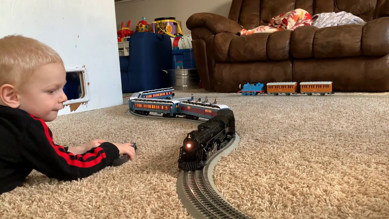 Распаковка Lionel Polar Express и объединение с Thomas and Friends LionChief