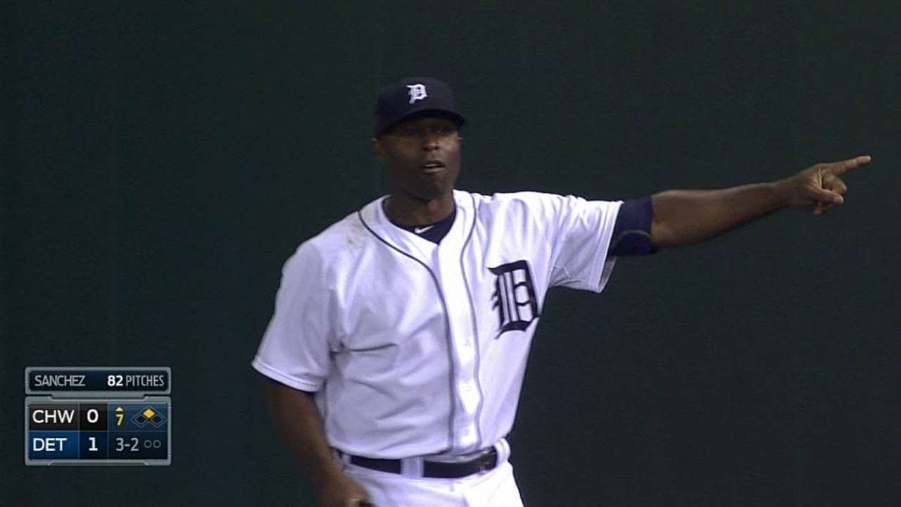 CWS@DET: Tigers challenge fair call in the 7th - YouTube
