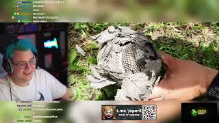 Пятерка умирает со смеху от видео где чел ест ос