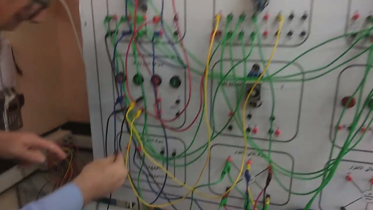 بدء تشغيل محرك ثلاثي الأطوار بطريقة ستار-دلتا مع فصل المؤقت