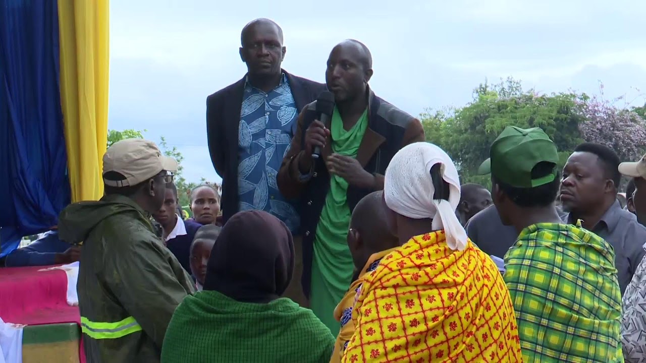 WAZIRI MKUU ANAZUNGUMZA NA WAKAZI WA SIMANJIRO-MANYARA