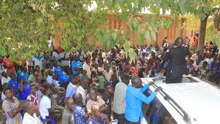 Emmanuel Eratu performs an emotional song for mothers in Asilang