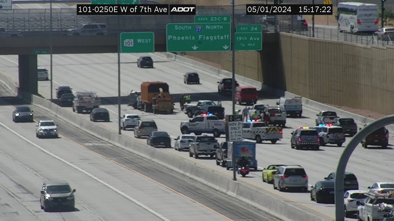 Crews clear a crash on westbound Loop 101 at 19th Avenue - YouTube
