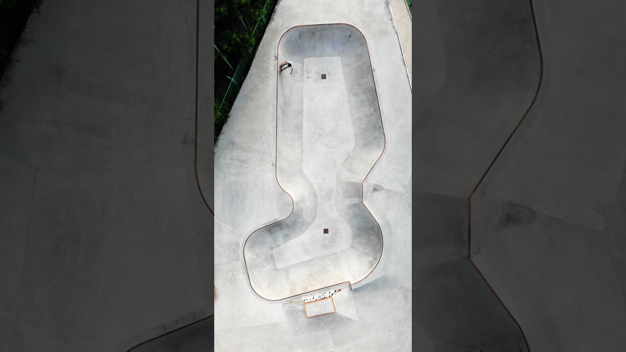 Skating a bowl👽