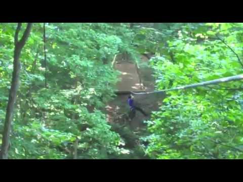 Video: Питтсбургдагы Go Ape Zip Line Treetop Adventure