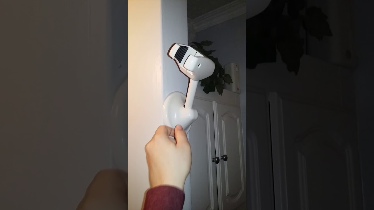 How to use the hands free hair dryer