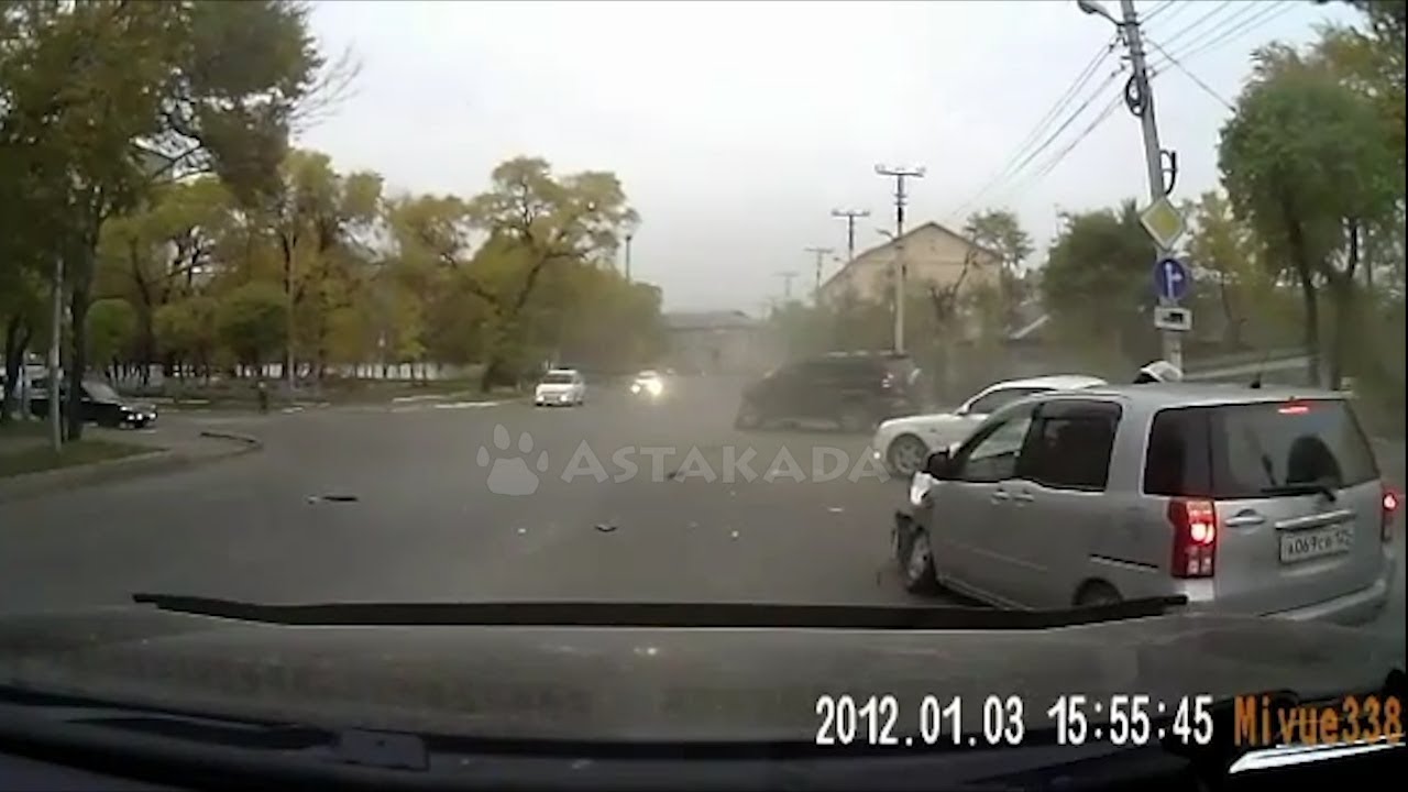 Уссурийск ДТП 9 октября Советская - Чичерина Toyota Land Cruiser Astakada Уссурийск ДТП 9 октября Советская - Чичерина Toyota Land Cruiser Astakada