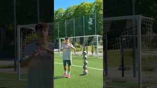 Wie viele Bälle muss ich aufeinander stapeln damit ich nicht mehr schießen kann? #fußball #tore