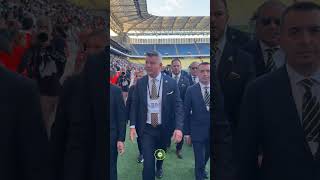 Sadettin Saran Tezahüratlarla Kürsüye Çıktı