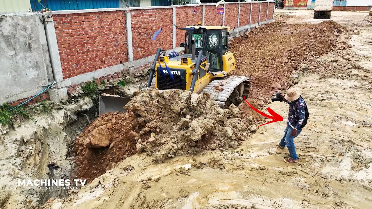 New Project!! Dozer D20 \u0026 Truck 5T pushing soil Pour dry soil into flooded soil on size 5mX15m.