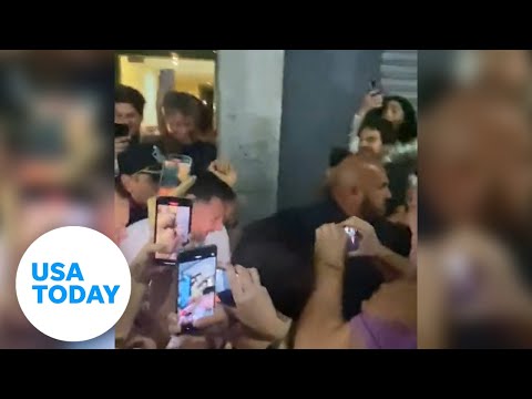 Lionel Messi swarmed outside Buenos Aires restaurant | USA TODAY