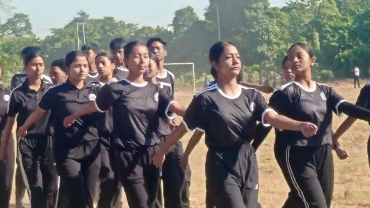 ঐতিহ্যমণ্ডিত গড়গাঁৱ মহাবিদ্যালয়ৰ খেলপথাৰত ছাত্র ছাত্ৰীৰ মাচপাৰ্ছ 