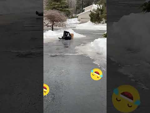 I Wanna See How He Gets Back Up!! 🥶🧊 #fail #winter #snow #funny